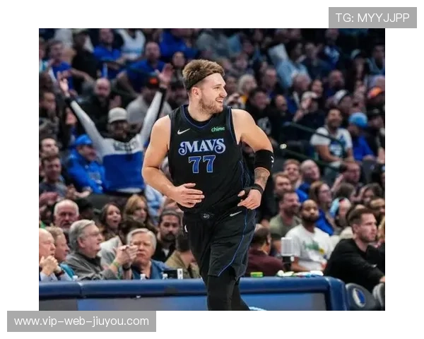 东契奇艺术般的传球助攻三分命中，独行侠走向胜利