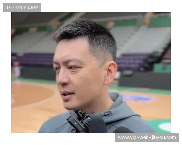 杨鸣狂送签名，辽宁启程鞍山热身赛，李晓旭赵继伟悉数随队，杨鸣辽宁队比赛结果